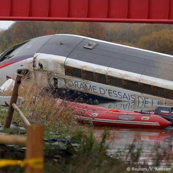 希少HENGE DASSEN morphosis, derailment Tragedy Starts a Friendship: The 1982 Pfäffikon Level
