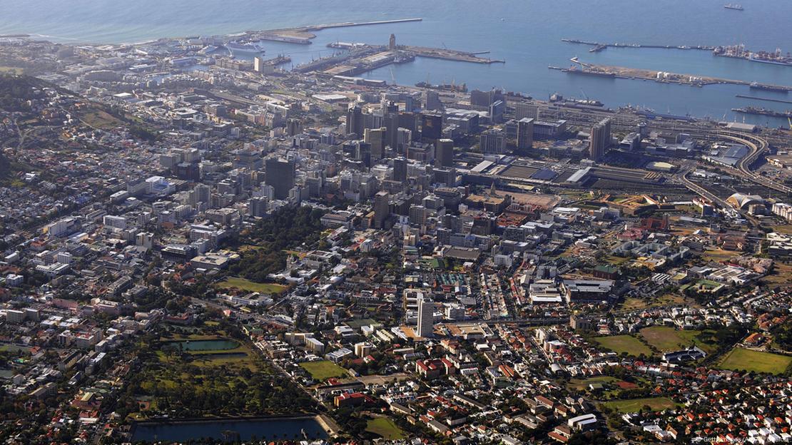 Un panorama de la ville sud-africaine du Cap