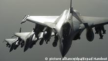 27.9.2015 *** epa04953214 A handout picture provided by the Defense Audiovisual Communication and Production Unit (ECPAD) on 27 September 2015 shows Rafale fighter jets of the French Army flying towards Syria. The jets are taking part in the Operation Chammal launched in September 2015 to support the coalition against Islamic State group. The first French airstrikes into Syrian territory have left an Islamic State camp in ruins, French President Francois Hollande reported on 27 September 2015, hours after the country's air force began operations in the country. Six French planes 'completely' destroyed a training camp located at Deir al-Zour in the eastern part of Syria. EPA/ECPAD HANDOUT TO BE USED WITHIN 30 DAYS FROM 27 SEPTEMBER 2015 HANDOUT EDITORIAL USE ONLY/NO SALES/NO ARCHIVES +++(c) dpa - Bildfunk+++