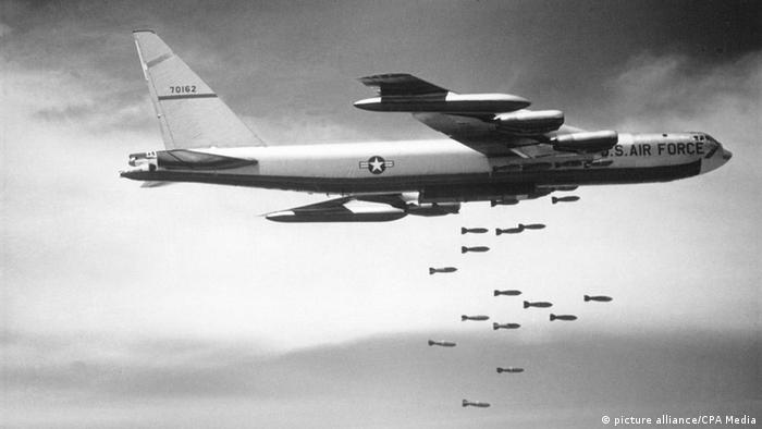 Американски бомбардировач над Виетнам