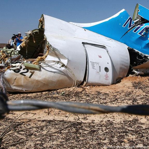 Egypt says no 'terrorist action' in plane crash – DW – 12/14/2015