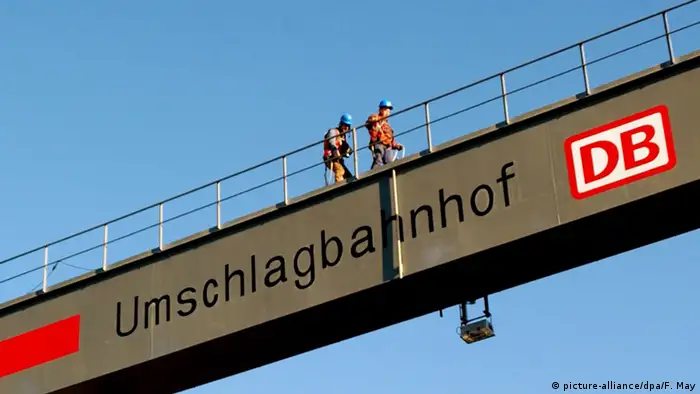 Deutschland Deutschen Bahn AG Arbeiter in Frankfurt am Main