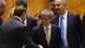 Dacian Ciolos (M) nimmt Glückwünsche von Abgeordneten entgegen (Foto: Getty) Dacian Ciolos (M) nimmt Glückwünsche von Abgeordneten entgegen (Foto: Getty)