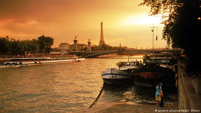Frankreich Paris Abendstimmung an der Seine