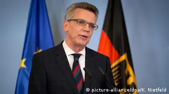 PK von Innenminister de Maiziere zur Absage des Länderspiels Deutschland Niederlande