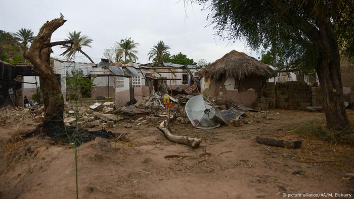 Von Boko Haram zurückgelassener Panzer in Yola, Adamawa, Nigeria