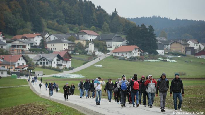 Österreich Flüchtlinge bei Mistlberg an der Grenze zu Deutschland