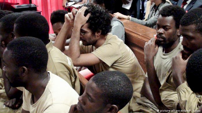 Prozess gegen Aktivisten in Angola (picture-alliance/dpa/P. Juliao)