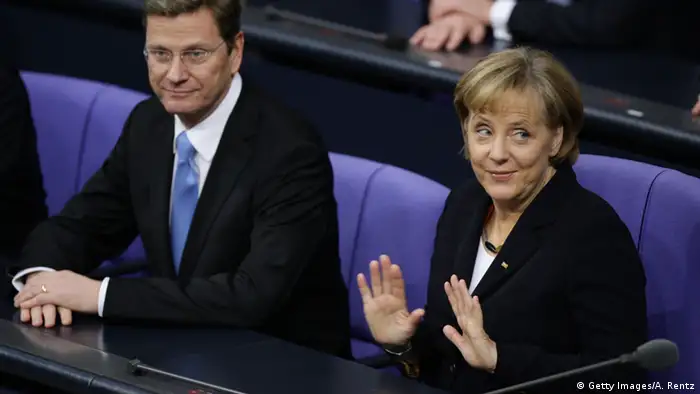 Angela Merkel & Guido Westerwelle auf der Regierungsbank (28.10.2009) - Foto: Andreas Rentz (Getty Images)