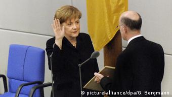 Η Γερμανική Μπούντεσταγκ 2005 Καγκελάριος Άνγκελα Μέρκελ ορκίζεται