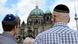 Männer mit Kippa auf einer Demonstration in Berlin (Foto: dpa) Männer mit Kippa auf einer Demonstration in Berlin (Foto: dpa)