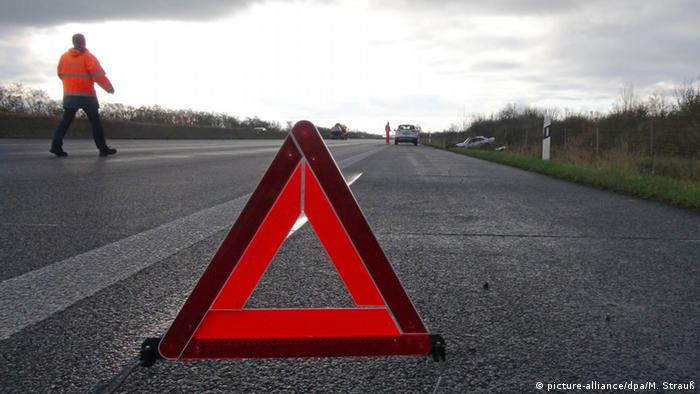 Deutschland Unfall bei Dessau (picture-alliance/dpa/M. Strauß)