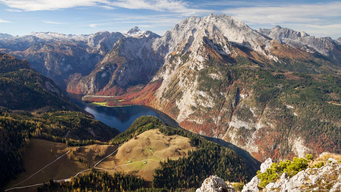 Рельеф германий. Рельеф Германии Альпы. Берхтесгаден национальный парк фауна. Альпийский парк парки Германии. Национальный парк в Германии ландшафт.