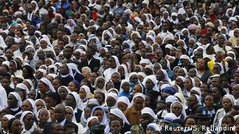 Kenia Nairobi Messe Papst Franziskus Gläubige