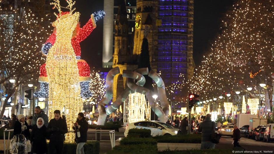 Linden Christmas Tree Lighting 2022 Christmas Lights On Europe′S Boulevards | Dw Travel | Dw | 02.12.2015