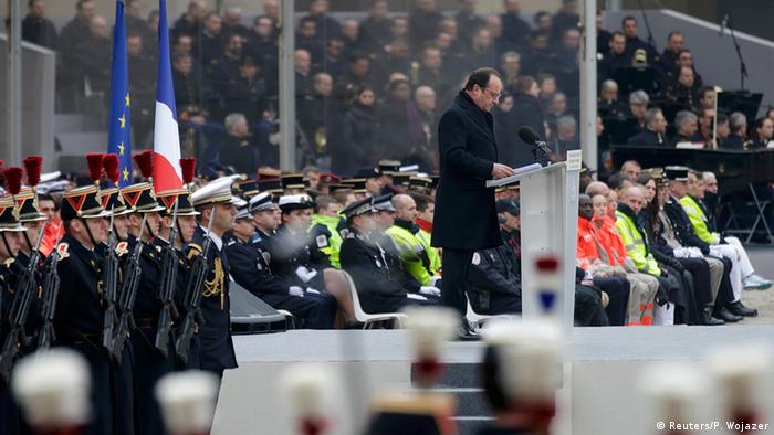 Frankreich Trauer für die Opfer der Anschläge Trauergäste Francois Hollande 