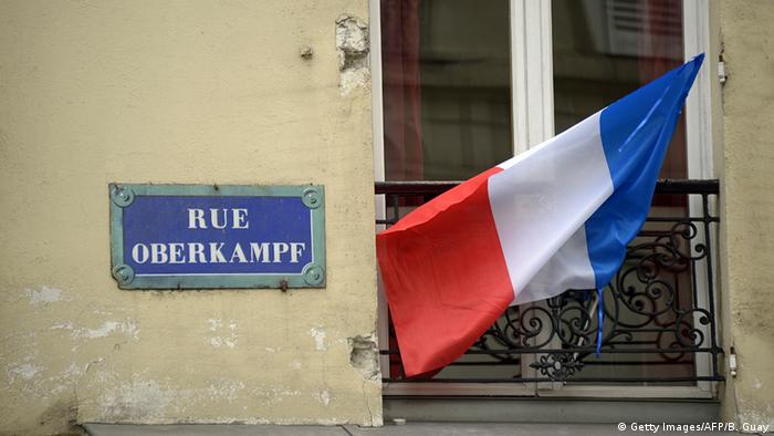 Frankreich Trauer für die Opfer der Anschläge Stadt Flagge