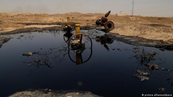 Нафта біля трубопроводу в Кіркуку, який перейшов під контроль пешмерга, червень 2014 року