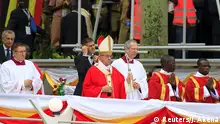 28.11.2015 Pope Francis arrives at the Catholic martyrs' shrine in Namugongo to lead a mass near the Uganda capital of Kampala November 28, 2015. Copyright: Reuters/J. Akena