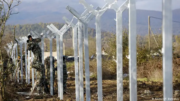 Mazedonien errichtet Metallzaun an Grenze zu Griechenland