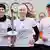 Freizeitsportler laufen zur Unterstützung von Olympia mit einer olympischen Fackel