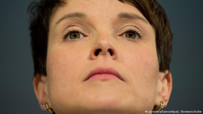 AfD-Chefin Frauke Petry auf dem Bundesparteitag in Hannover (Foto: dpa)