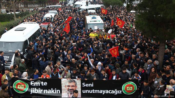 Tahir Elçi'nin Diyarbakır'daki cenazesinden bir kare