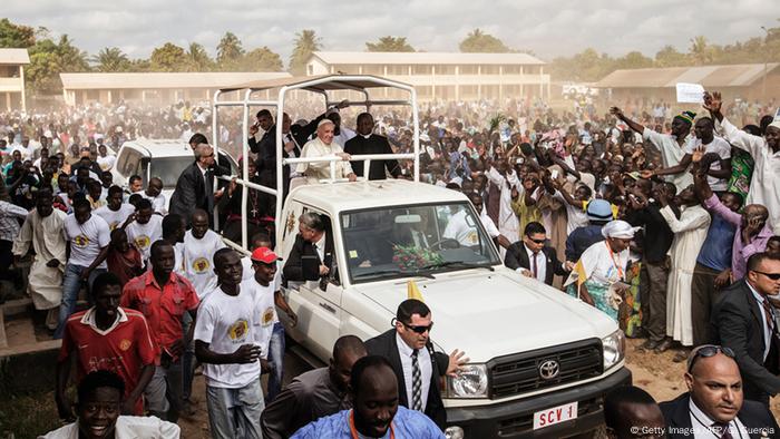 Papst Franziskus besucht die Zentralmoschee in Bangui