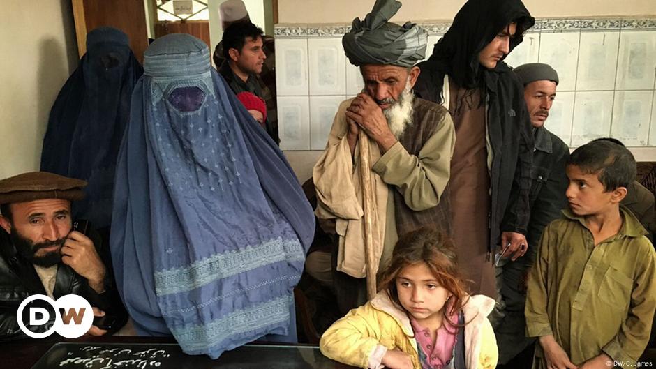 Afghan refugees forced to return to a country with no hope – DW – 02/01 ...