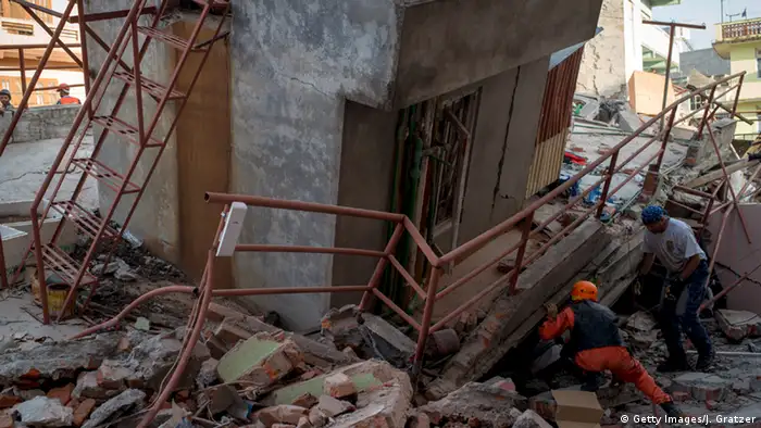 Nepal Erdbeben Rettungsaktion in Kathmandu (Foto: Getty Images/J. Gratzer)