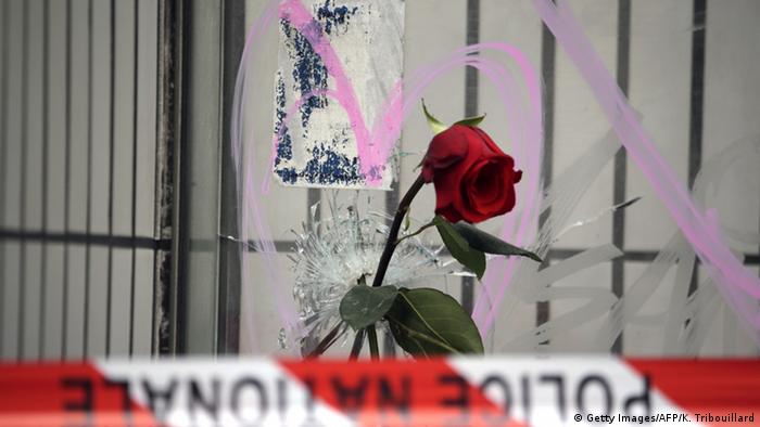 Trauer nach den Anschlägen von Paris (Foto: Getty Images/AFP/K. Tribouillard)