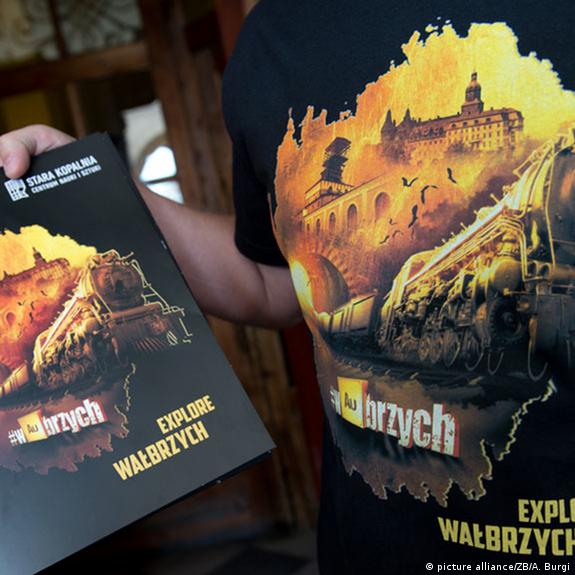 洋書 Schatze des Tiroler Volkskunstmuseums Entdecke Tirols Schätze: Ein Besuch im Tiroler Volkskunstmuseum