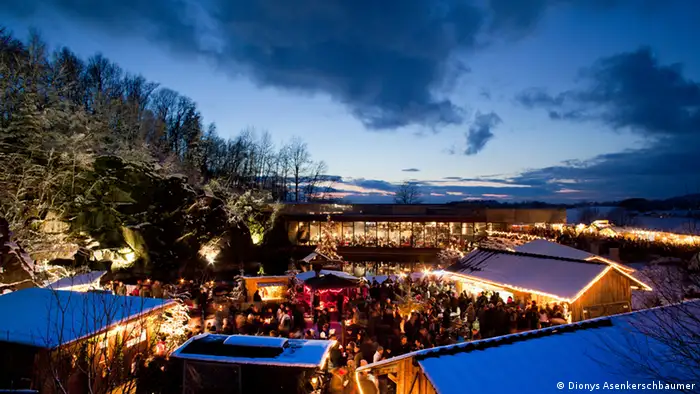 Deutschland Weihnachtsmarkt im Steinbruch im Bayerischen Wald bei Hauzenberg
