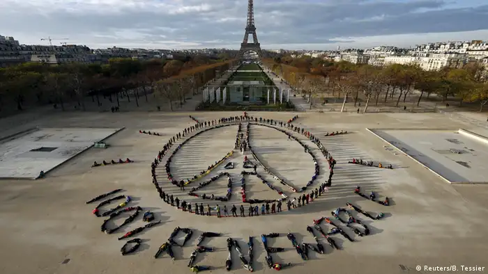 Frankreich Klimagipfel in Paris Protest Eifelturm