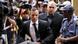 Pistorius Anfang Dezember auf dem Weg zum Gericht in Pretoria (Foto: Reuters) Pistorius Anfang Dezember auf dem Weg zum Gericht in Pretoria (Foto: Reuters)