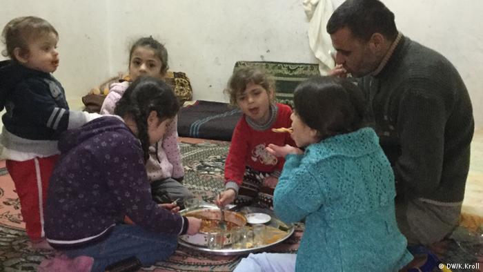 Flüchtlingslager Amman Jordanien Achmad Familie Kinder Essen 