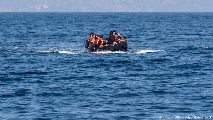 Човен з біженцями в Егейському морі (фото з архіву)