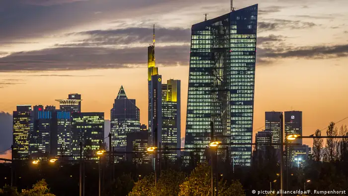 Frankfurt bei Nacht EZB