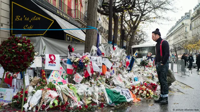 Paris - Eagles of Death Metal Bataclan (picture-alliance/dpa)