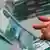 Женская рука, пересчитывающая банкноты по тысяче рублей
