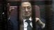 Ägyptens Ex Präsident Husni Mubarak sitzt hinter Gitterstäben in einem Saal des Kairoer Gerichts. (Foto: EPA/KHALED ELFIQI ) Ägyptens Ex Präsident Husni Mubarak sitzt hinter Gitterstäben in einem Saal des Kairoer Gerichts. (Foto: EPA/KHALED ELFIQI )