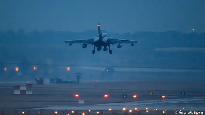 Deutschland Syrien-Einsatz Tornado Aufklärungsflugzeug Landung in Incirlik