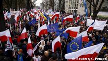12.12.2015 *** People hold European Union and Polish national flags during an anti-government demonstration in front of the Constitutional Court in Warsaw, Poland People hold European Union (EU) and Polish national flags during an anti-government demonstration in front of the Constitutional Court in Warsaw, Poland December 12, 2015. REUTERS/Kacper Pempel Copyright: Reuters/K. Pempel