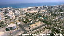 ©Vioujard christian/MAXPPP - Arabie Saoudite, Ras Tanura, octobre 2000. La plus grande raffinerie de petrole du royaume. Copyright: picture-alliance/Vioujard christian/Maxppp