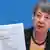 Deutschland Barbara Hendricks Bundesumweltministerin PK zur Weltklimakonferenz in Paris