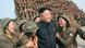NNordkoreas Führer Kim Jong Un im Kreise augenscheinlich verzückter Soldatinnen (Archivbild) NNordkoreas Führer Kim Jong Un im Kreise augenscheinlich verzückter Soldatinnen (Archivbild)