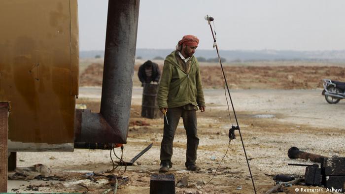 Syrien Behelfsmäßige Ölraffinerie