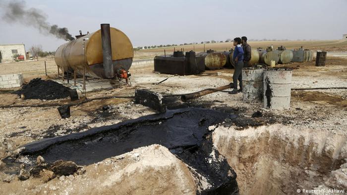 Syrien Behelfsmäßige Ölraffinerie