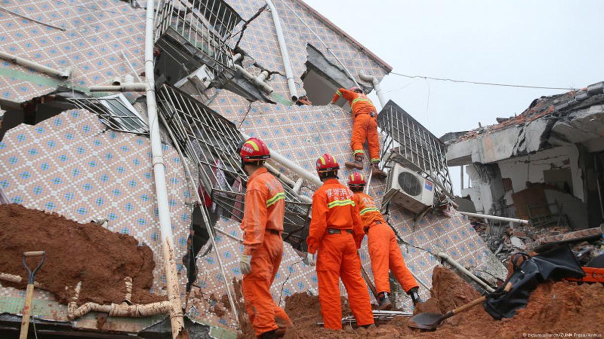 Waste dump in focus after China landslide – DW – 12/21/2015