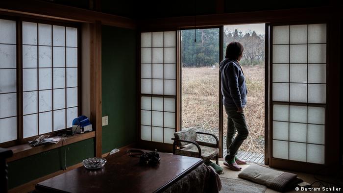 Frau Suzuki in ihrem verlassenen Haus im Sperrgebiet. (Foto: privat).